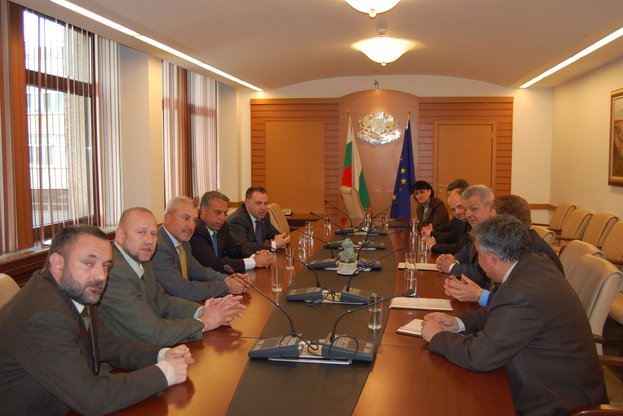 Ministr Najdenov Vrchi Dogovorite Na Direktorite Na Drzhavnite Gorski Predpriyatiya