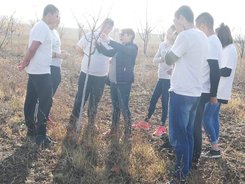 Ученици от ПГСС „Сергей Румянцев“ посетиха овощно стопанство по подмярка 6.1 от ПРСР 