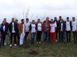 С орехово насаждение, създадено по ПРСР,  се запознаха  ученици от с. Стефан Караджа по кампанията „Супер фермер“