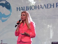 Снимки на заместник-министърът на земеделието, храните и горите д-р Лозана Василева по време на Националния рибен фестивал във Варна