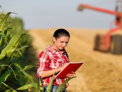 83 млади фермери подписаха договори по подмярка 6.1 от ПРСР 2014-2020 г.