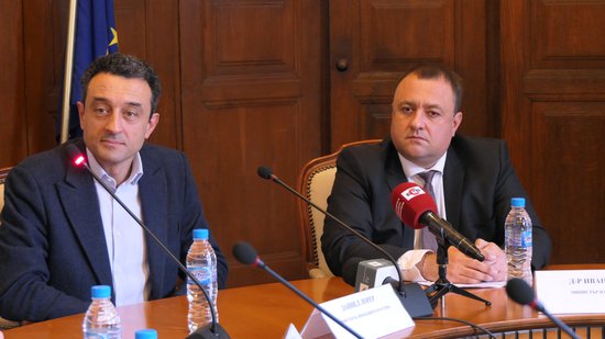 Министър Иванов и министър Лорер представиха нов кредитен продукт за розопреработватели