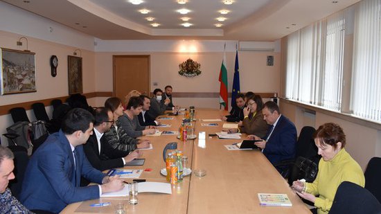 Minister Ninova and Minister Ivanov discuss supply of food with retail chains due to crisis in Ukraine