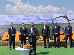 Снимки на министър д-р Иван Иванов, по време на отриването на специализираното изложение за земеделие "БАТА АГРО 2022"