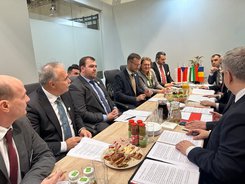 Министър Гечев: Солидарни сме с Украйна, но се създава локално пренасищане на пазара