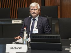 Снимки на министър Кирил Вътев от заседанието на Съвета на Европейски съюз по земеделие и рибарство в Люксембург