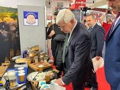 Снимки на министър Кирил Вътев от откриването на  Международните хранителни изложения - Месомания, Пътят на млякото, Булпек, Интерфуд & дринк и Wine&Spirits Show